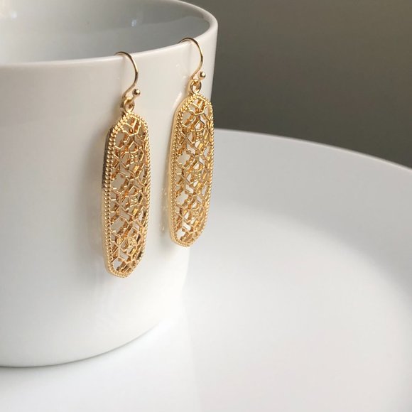 NEW Oval Filigree Earrings (gold) - Picture 4 of 7